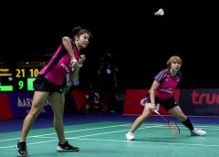 Teoh Mei Xing (left) and Valeree Siow in action during their match against Thailand’s Aimsaard sisters, Benyapa and Nuntakarn in the Uber Cup in Bangkok on Monday. PIC COURTESY OF BADMINTON PHOTO